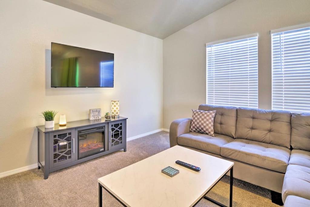 Family Friendly Playroom Garage Caldwell Extérieur photo