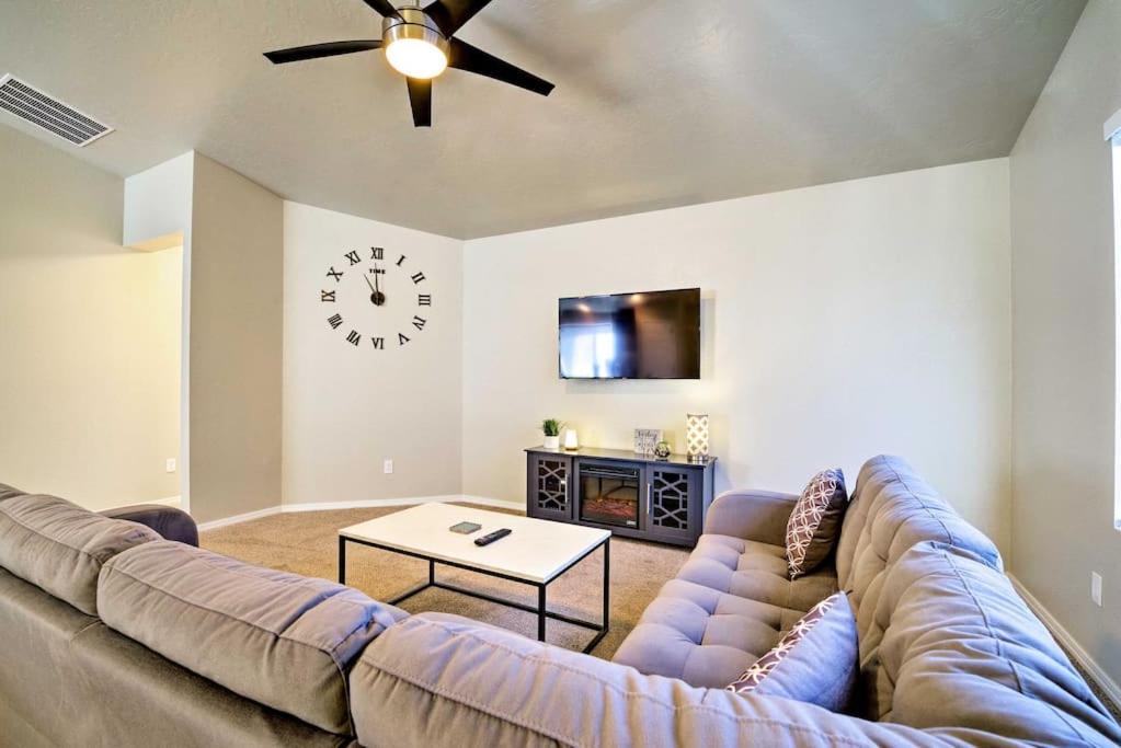 Family Friendly Playroom Garage Caldwell Extérieur photo