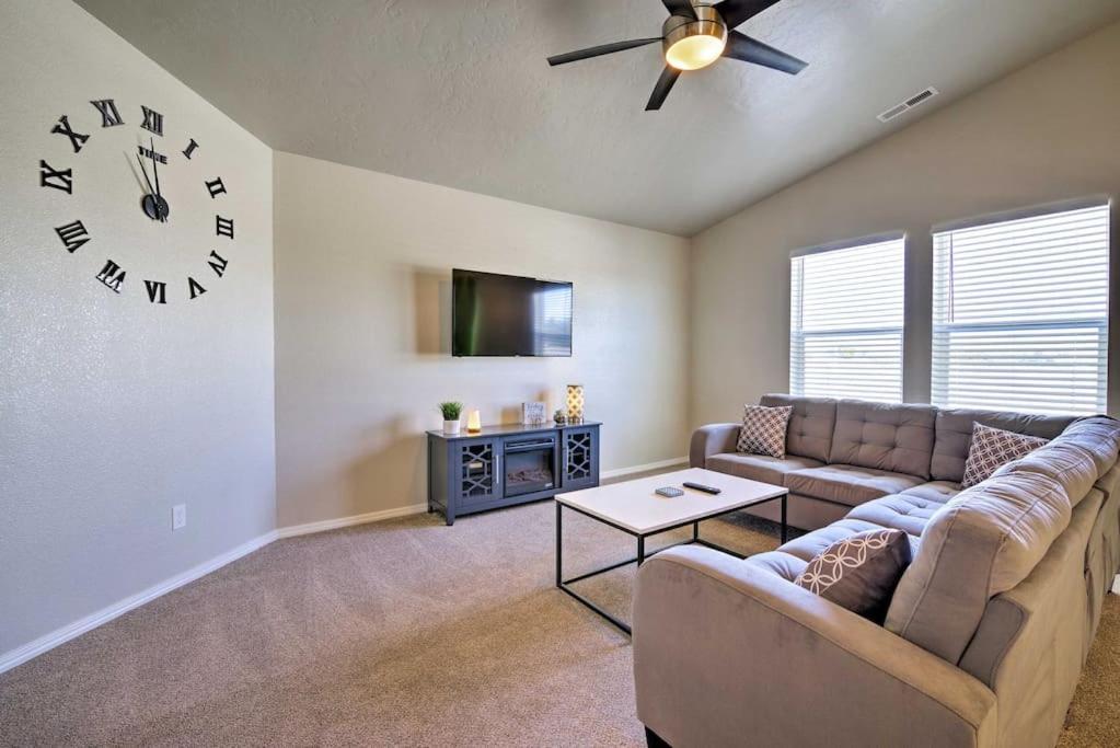 Family Friendly Playroom Garage Caldwell Extérieur photo
