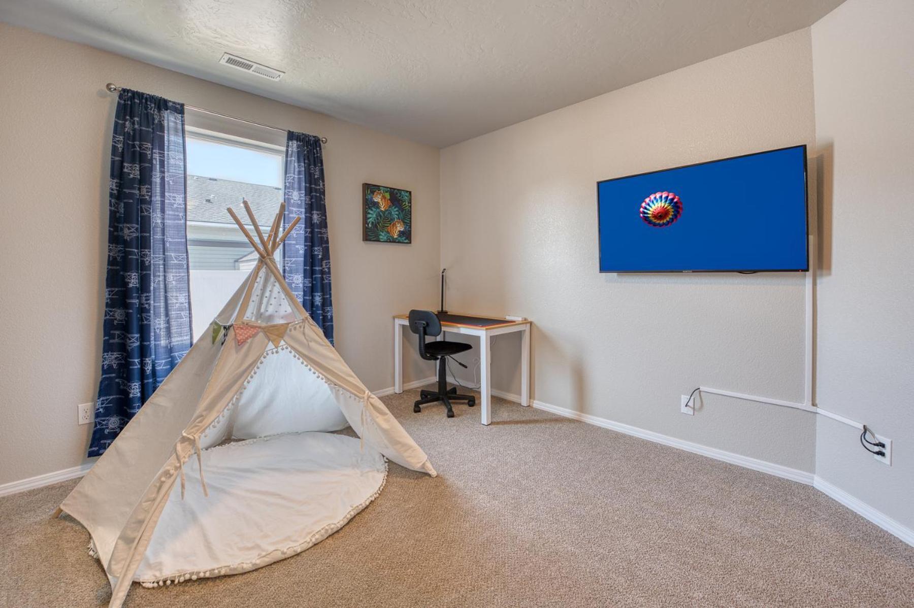 Family Friendly Playroom Garage Caldwell Extérieur photo